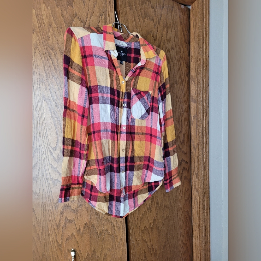 American Eagle women's small plaid flannel button-up shirt